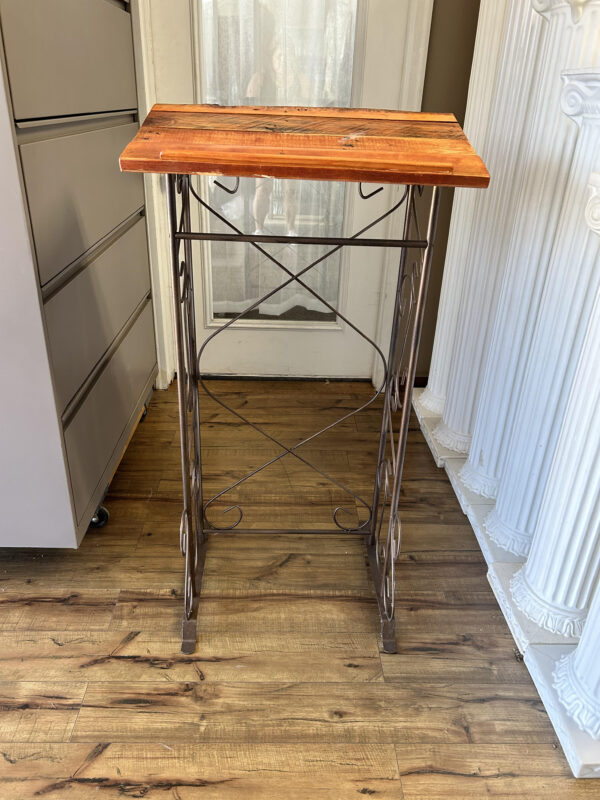 Podium Rustic